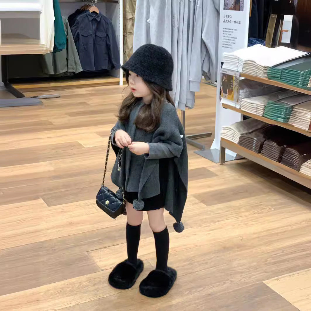 CG25103010女童春裝灰色時尚針織毛球斗篷寬鬆披肩毛衣+黑色短褲