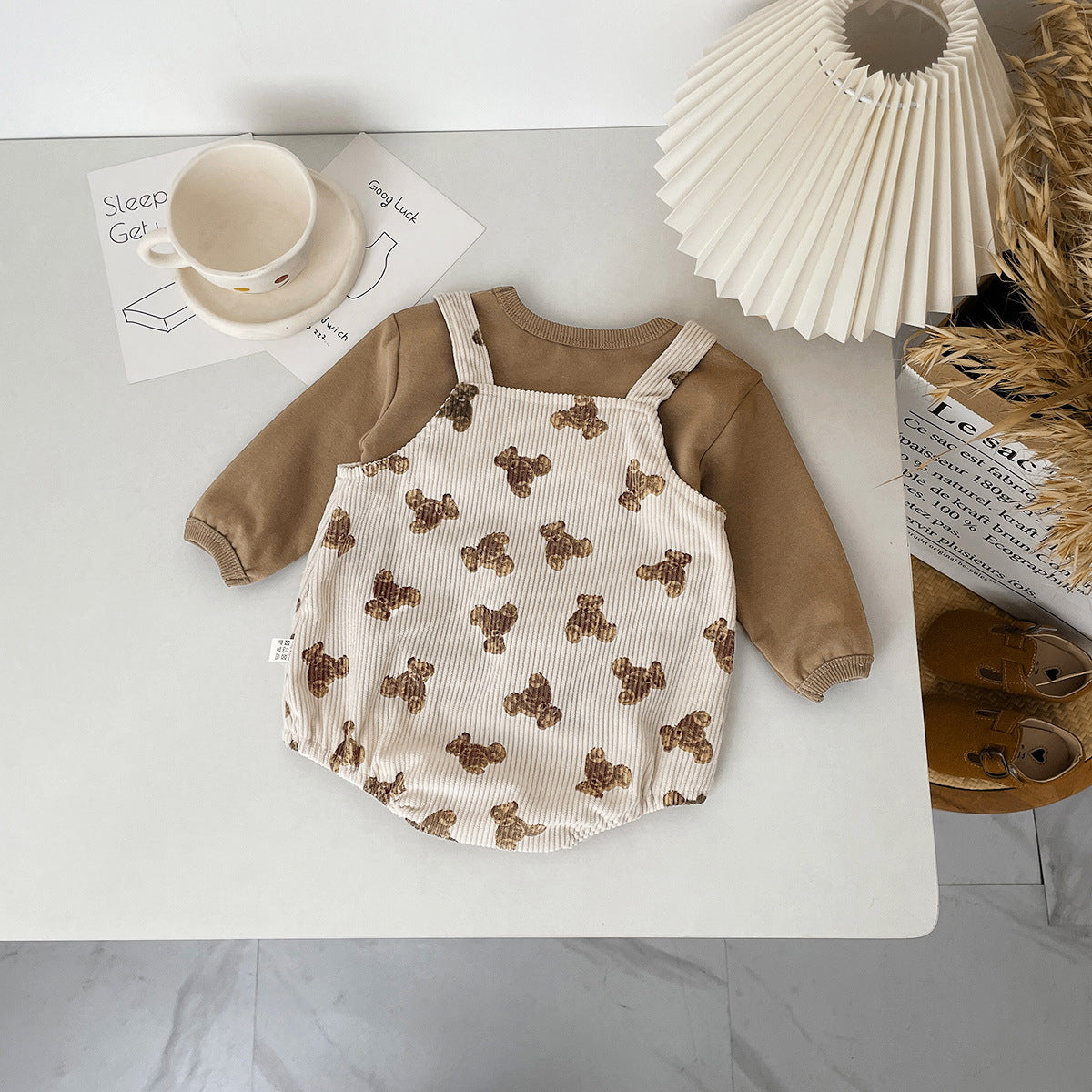 G231116018嬰兒秋季新款背帶套裝2023小熊背帶哈衣長T恤兩件組洋氣寶寶爬服