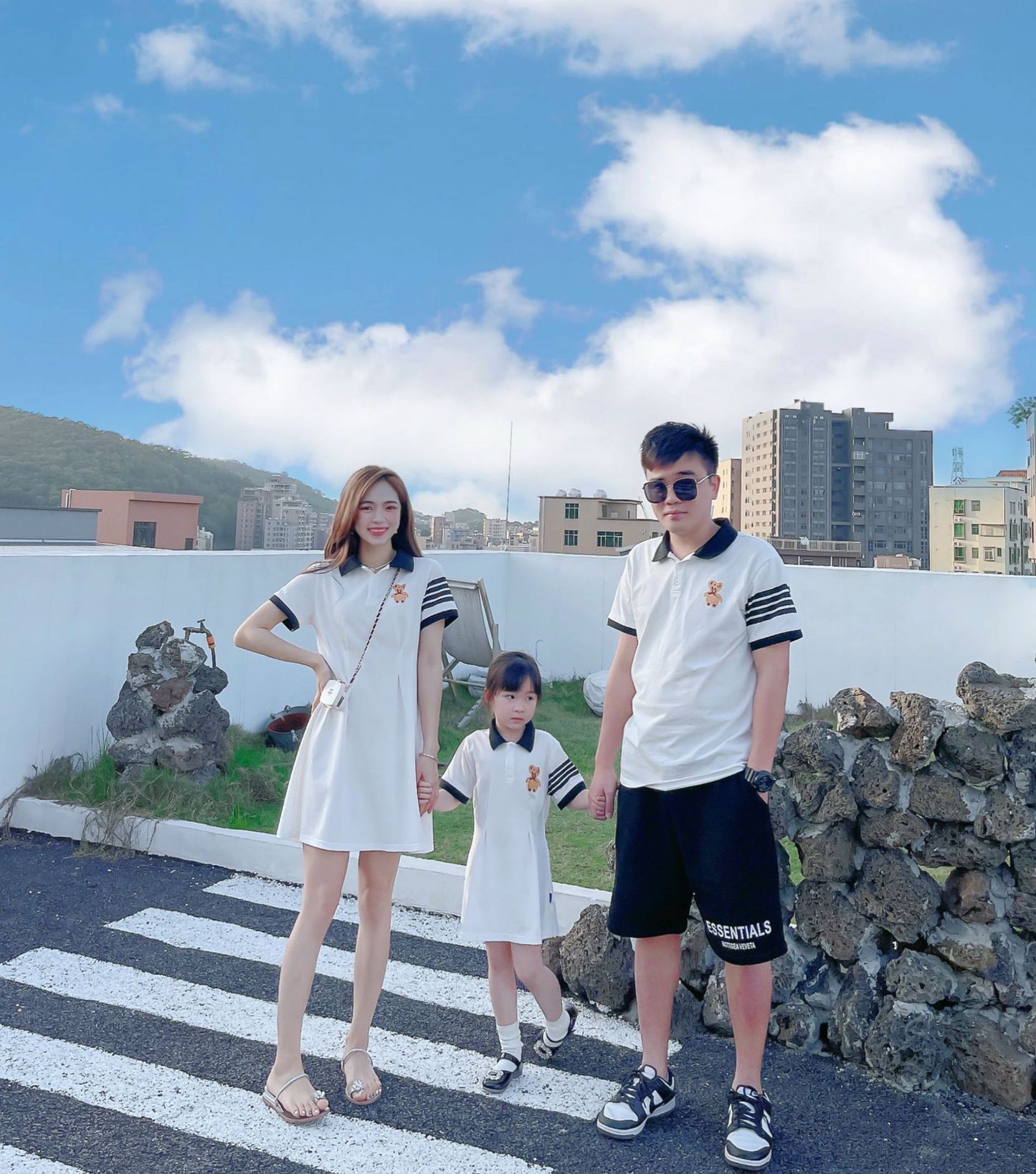 L23070618嬰兒親子夏裝一家三口母子短袖t恤母女前後小熊POLO衫全家裝