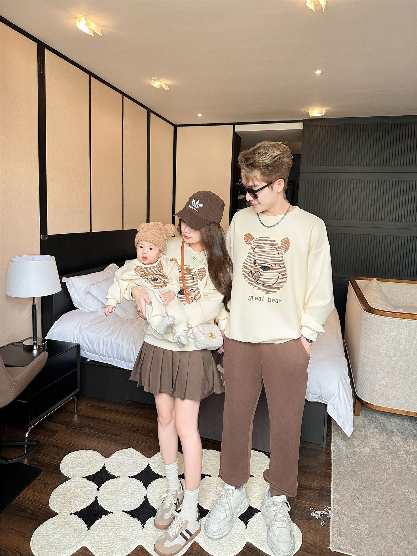 L23110206高端親子裝秋裝一家三口四口母女2023新款洋氣立體小熊衛衣母子裝