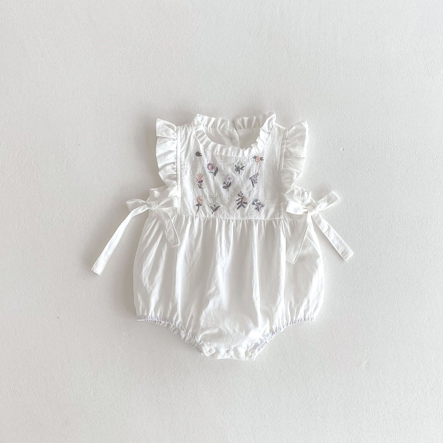 Z25022330款嬰兒夏季刺繡碎花側腰蝴蝶結嬰幼兒哈衣女寶寶無袖薄款爬服