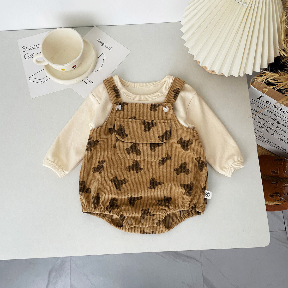 G231116018嬰兒秋季新款背帶套裝2023小熊背帶哈衣長T恤兩件組洋氣寶寶爬服