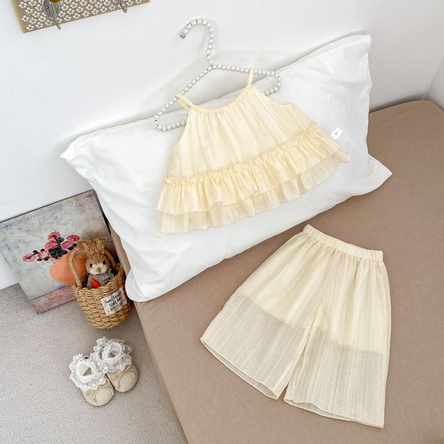 GN26030907夏季女寶寶套裝簡約時尚女小童荷葉邊吊帶上衣闊腿裤两件套(2件起批)GN開頭需下單2款才有出貨,可混搭