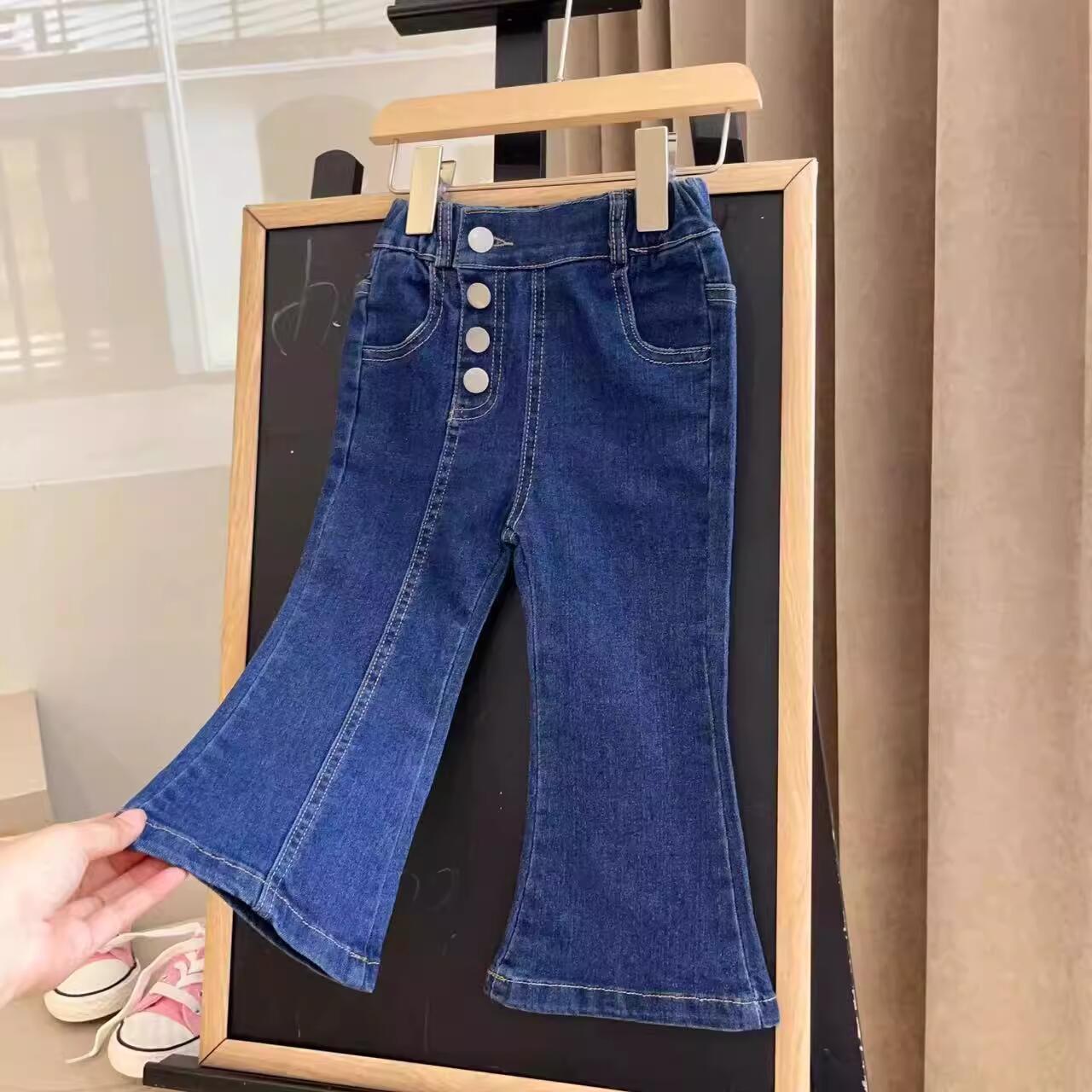 C23083117韓版洋氣春秋女寶寶愛心開衫毛衣打底衫休閒牛仔褲三件套兒童套裝