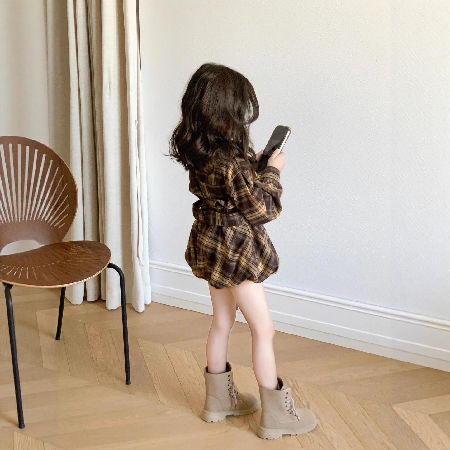 CG25103012秋裝女童復古氣質翻領襯衫咖啡格紋襯衫+花短褲配襯衫套裝