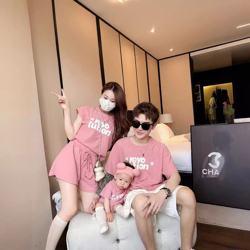 L25041703韓版親子裝夏新款一家三口嬰兒粉紅字母短袖T恤母女洋氣兩件套裝