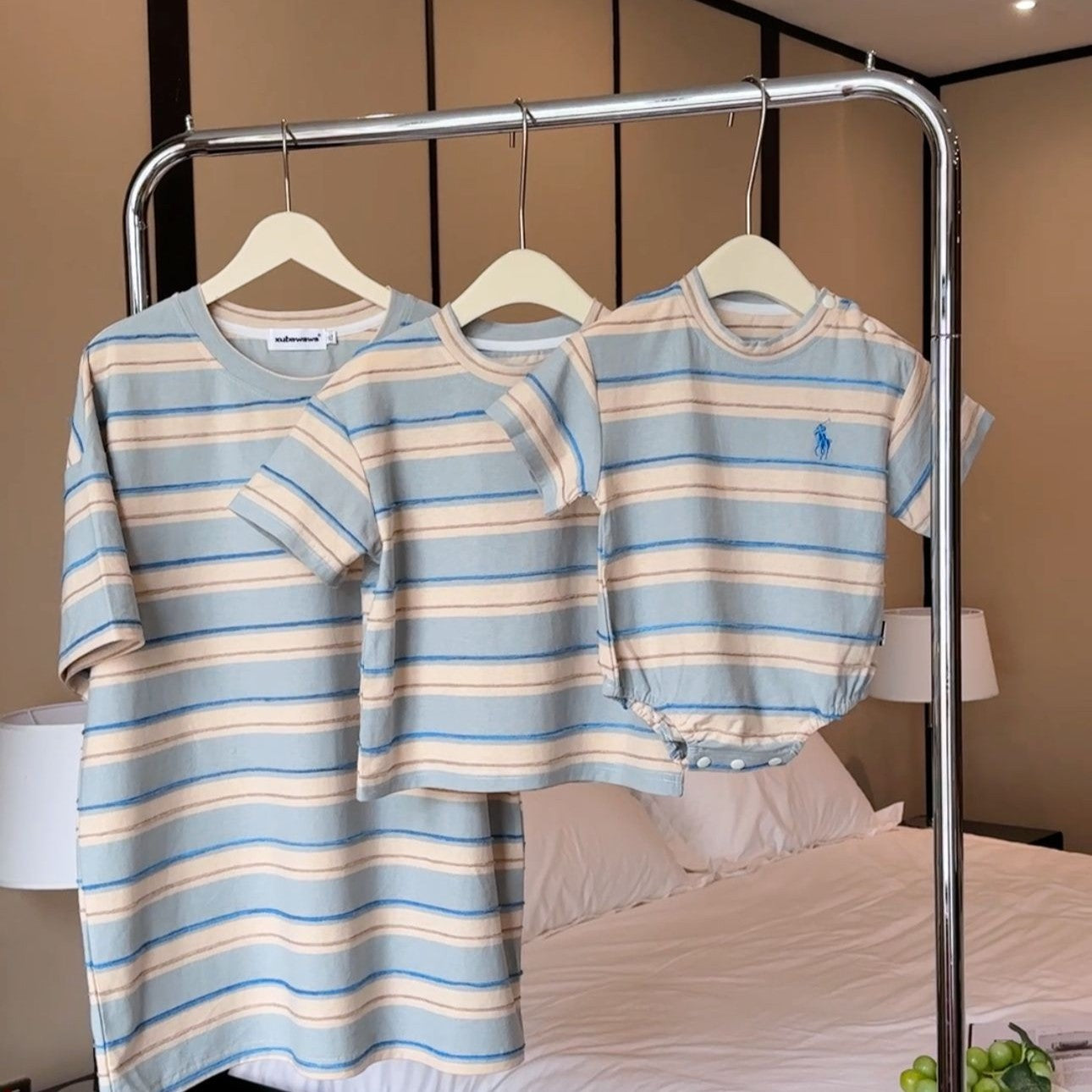 L25041713炸街親子裝一家三口親子短袖T恤寬鬆刺繡條紋嬰兒包屁衣連身衣潮