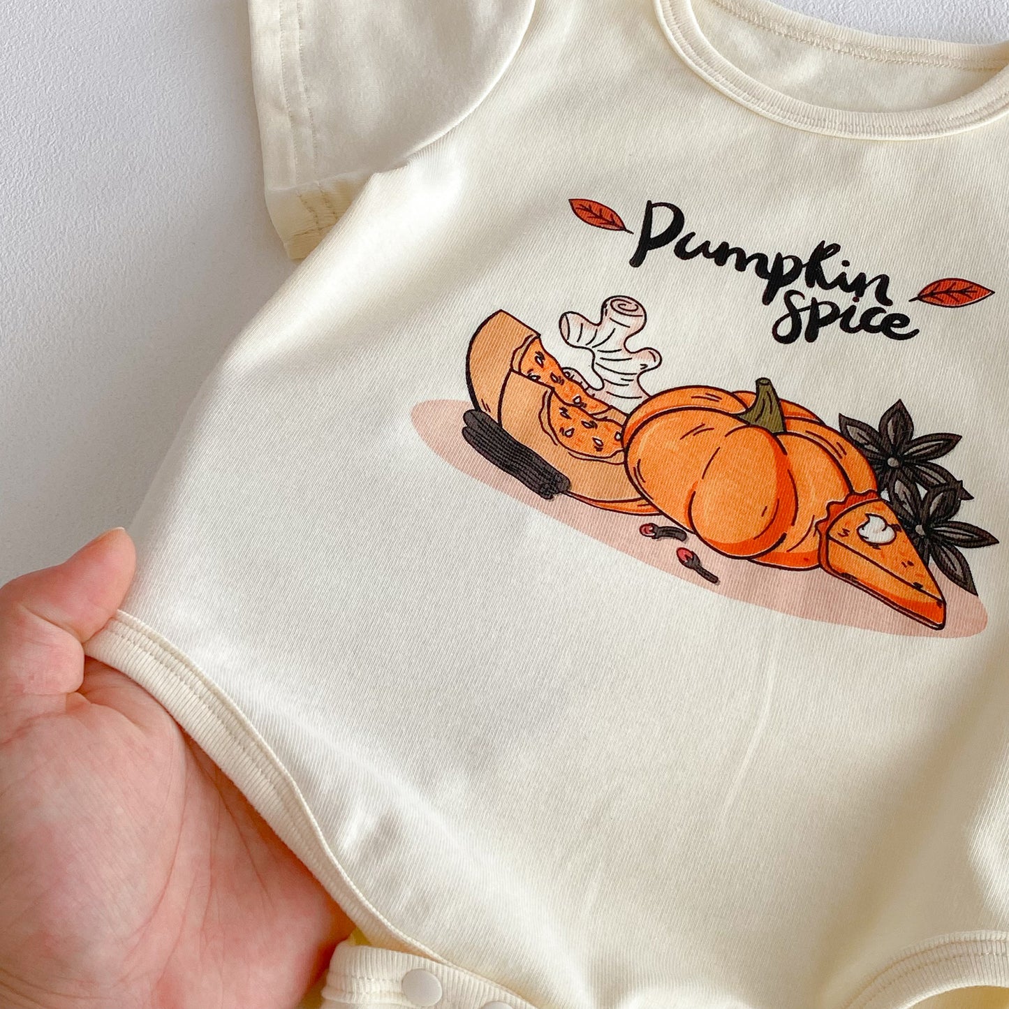 G25091110夏季童裝新款兒童萬聖節童裝歐美可愛短袖南瓜圓領哈衣爬服三件套