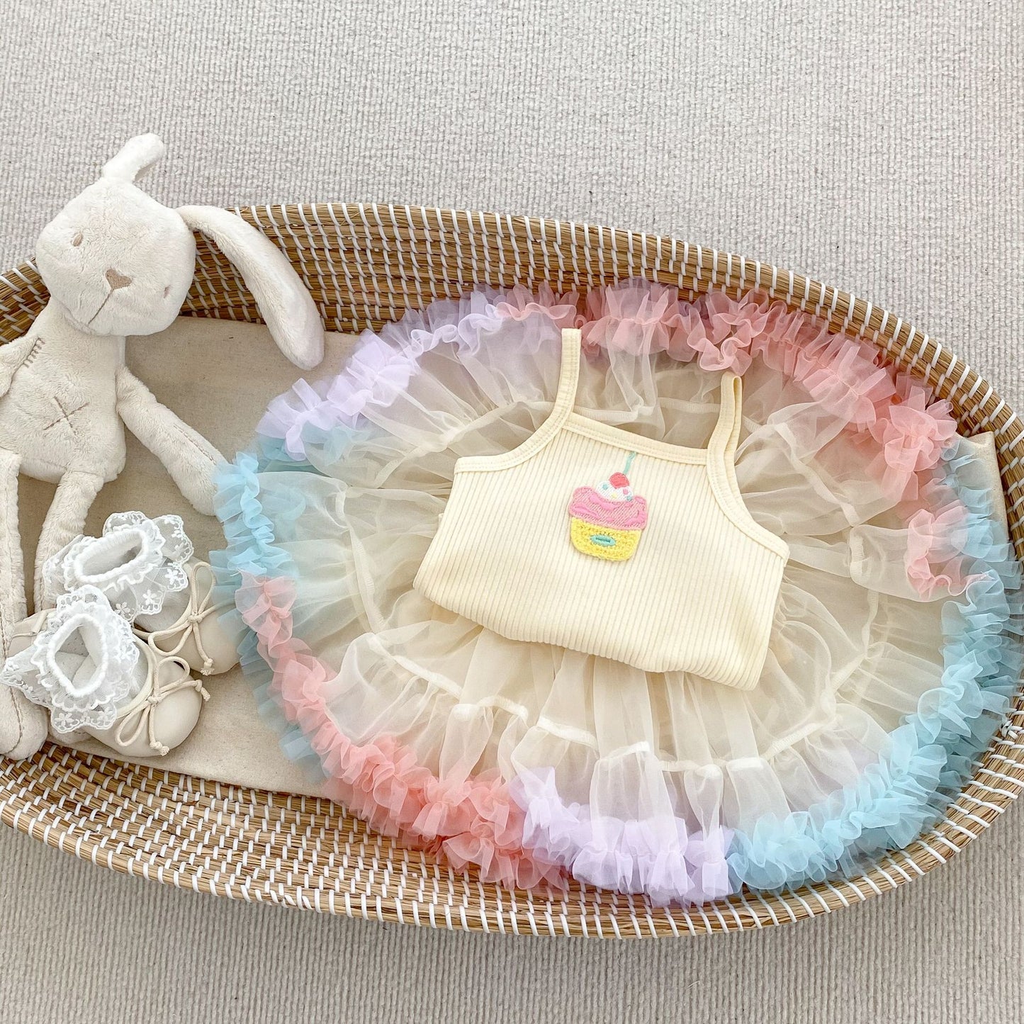 GN26030901 ins夏季女孩寶寶半身裙套裝可愛小吊帶上衣+網紗蓬蓬蛋糕裙兩件套
(2件起批)
GN開頭需下單2款才有出貨,可混搭