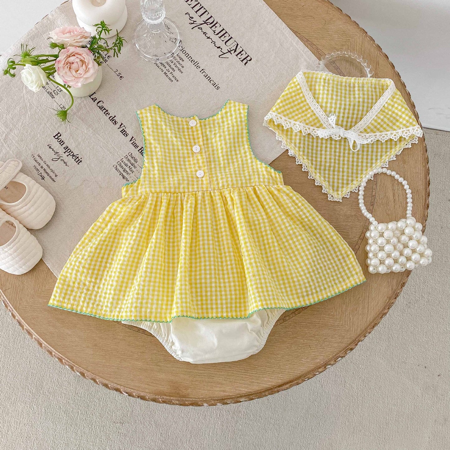26071603女寶寶衣服夏裝嬰兒可愛小鴨黃色格紋哈衣群無袖包屁衣
