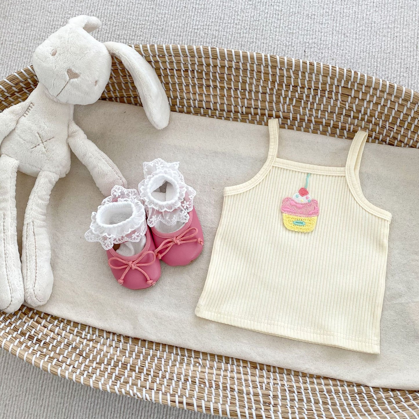 GN26030901 ins夏季女孩寶寶半身裙套裝可愛小吊帶上衣+網紗蓬蓬蛋糕裙兩件套
(2件起批)
GN開頭需下單2款才有出貨,可混搭