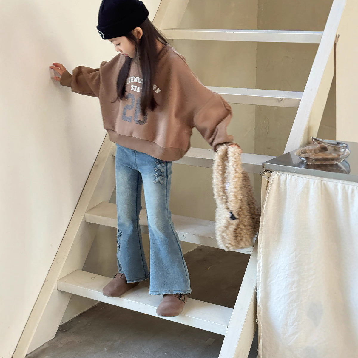 Z26010242瑜珈公主女孩復古美式字母短上衣女寶寶加絨大眾衛衣