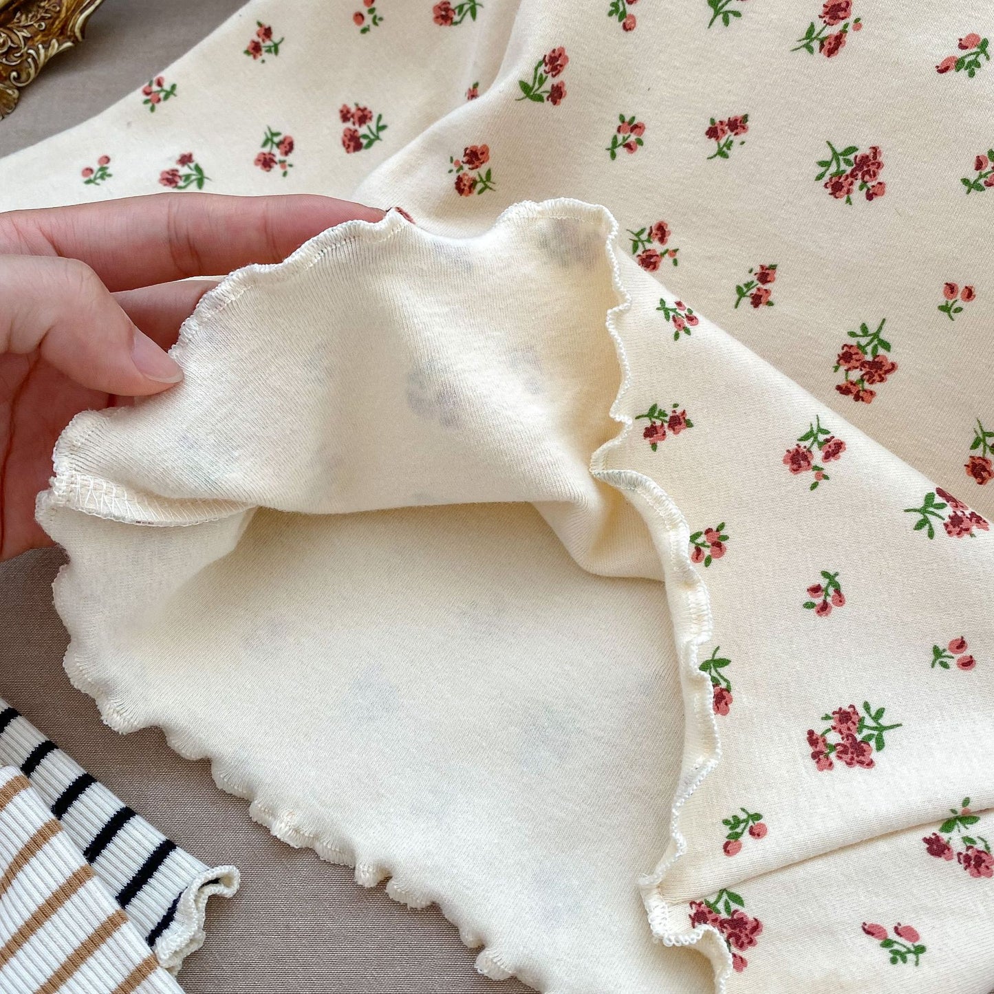 GK25121825春季女童半高領木耳邊打底衫洋氣女寶寶碎花薄長袖上衣(➡️2件或2套起,廠商才有出貨)(可以混搭開頭GK商品)