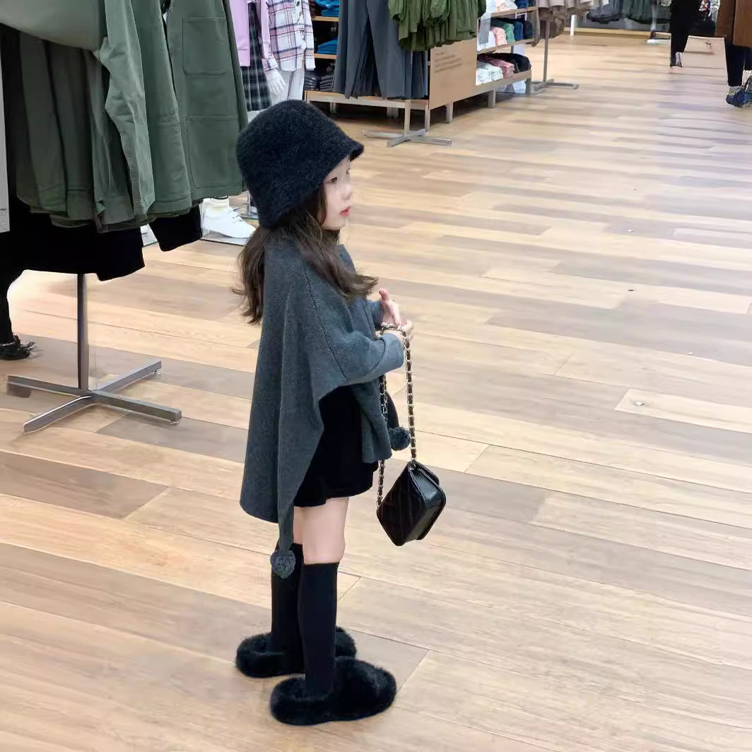 CG25103010女童春裝灰色時尚針織毛球斗篷寬鬆披肩毛衣+黑色短褲