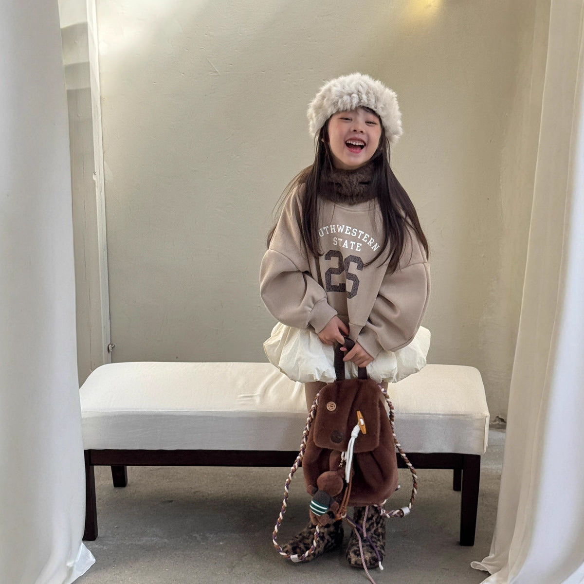 Z26010242瑜珈公主女孩復古美式字母短上衣女寶寶加絨大眾衛衣