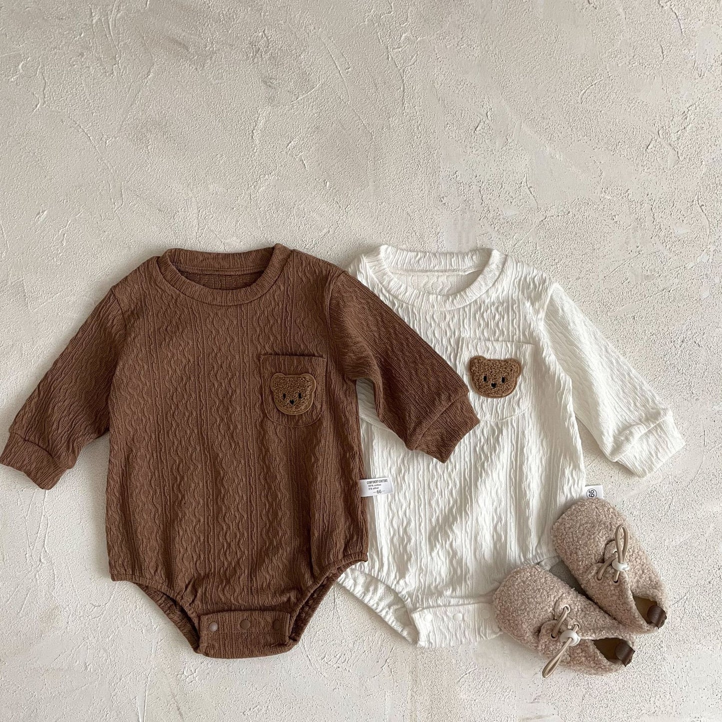 G23082432嬰兒寶寶2023韓版秋季新男童女寶可愛小熊哈衣包屁衣嬰兒三角爬服