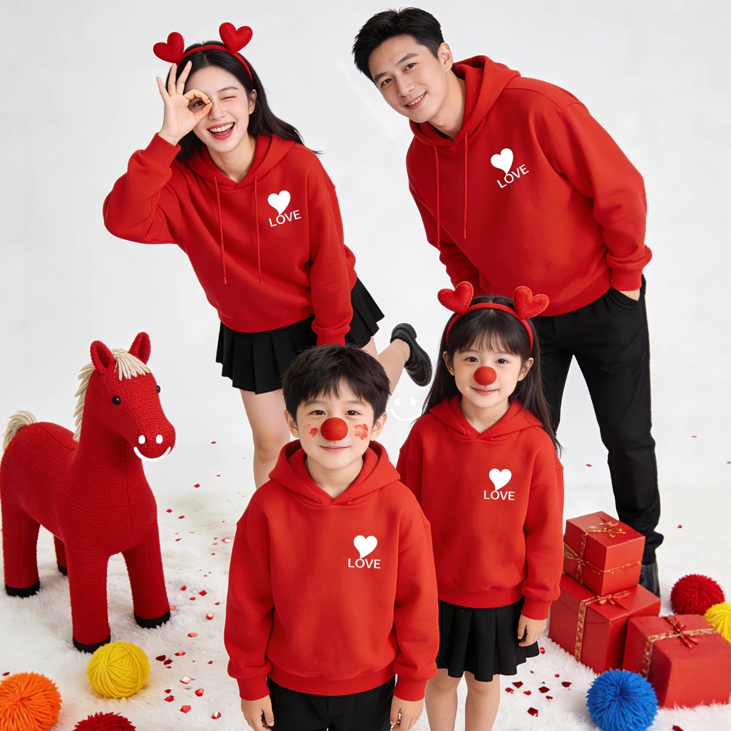 LA26011409馬年本命年過新年紅色簡約親子裝一家三四口全家裝連帽衛衣