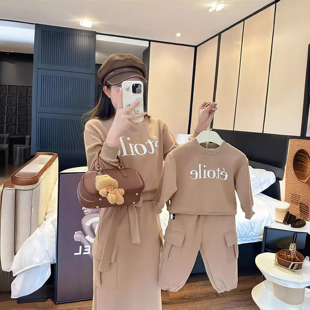 L25120408嬰兒親子裝2025秋裝一家三口字母抽抽繩衛衣半裙親子套裝韓版童裝