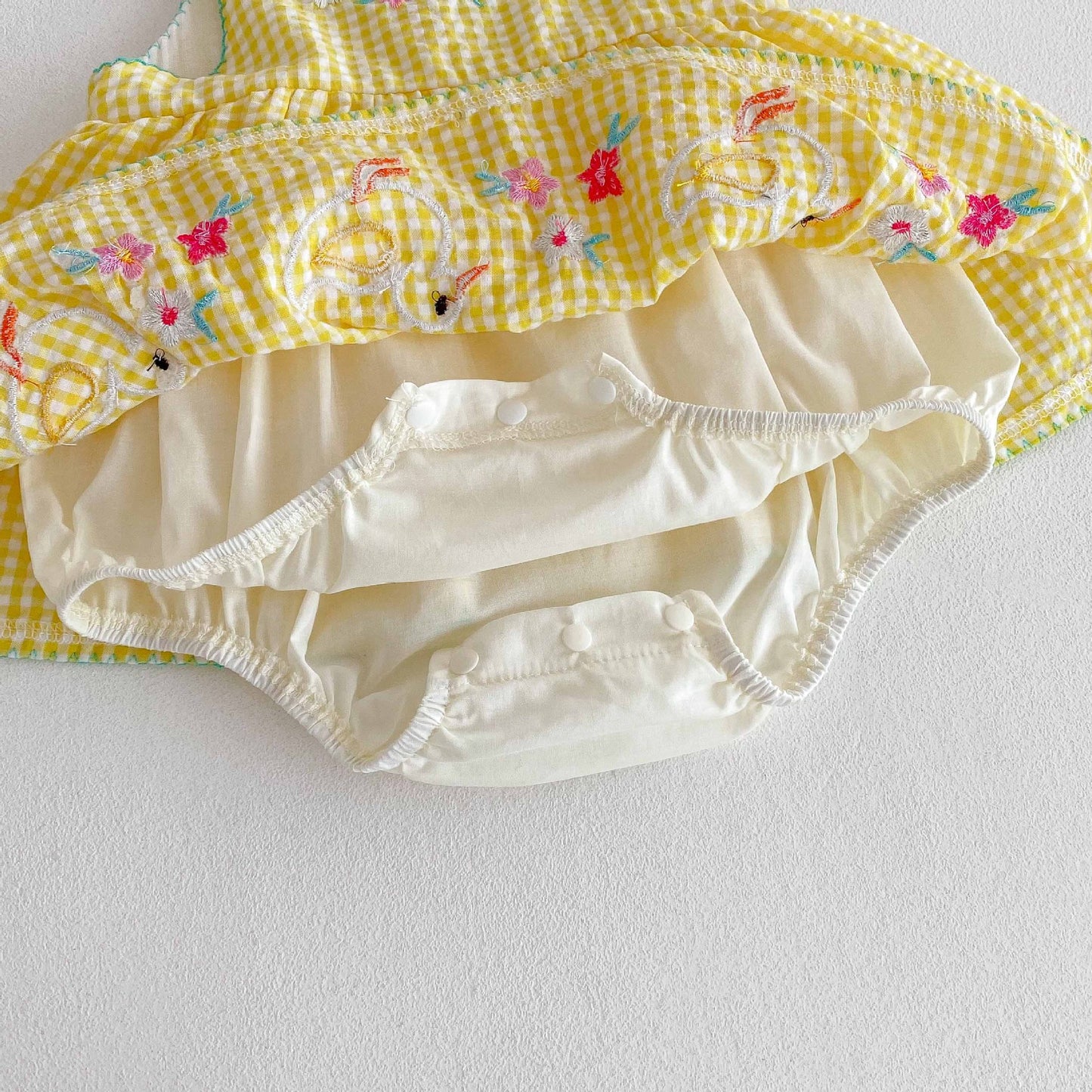 26071603女寶寶衣服夏裝嬰兒可愛小鴨黃色格紋哈衣群無袖包屁衣
