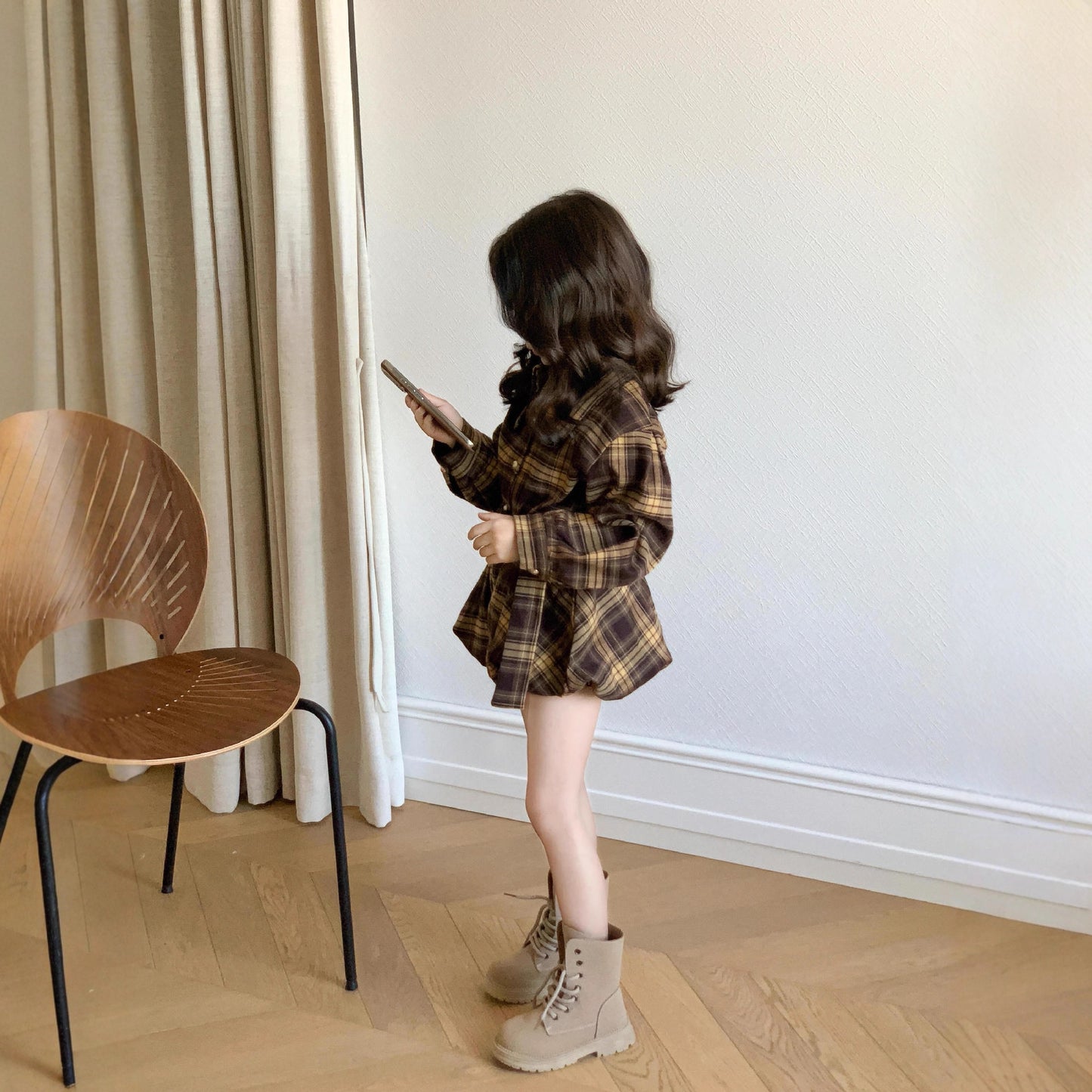 CG25103012秋裝女童復古氣質翻領襯衫咖啡格紋襯衫+花短褲配襯衫套裝