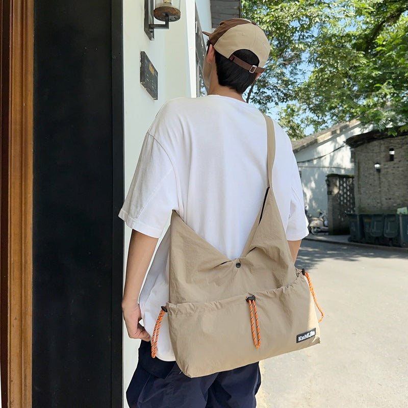 Z25030930日系輕便休閒斜背包女新款通勤單肩包抽繩工裝包