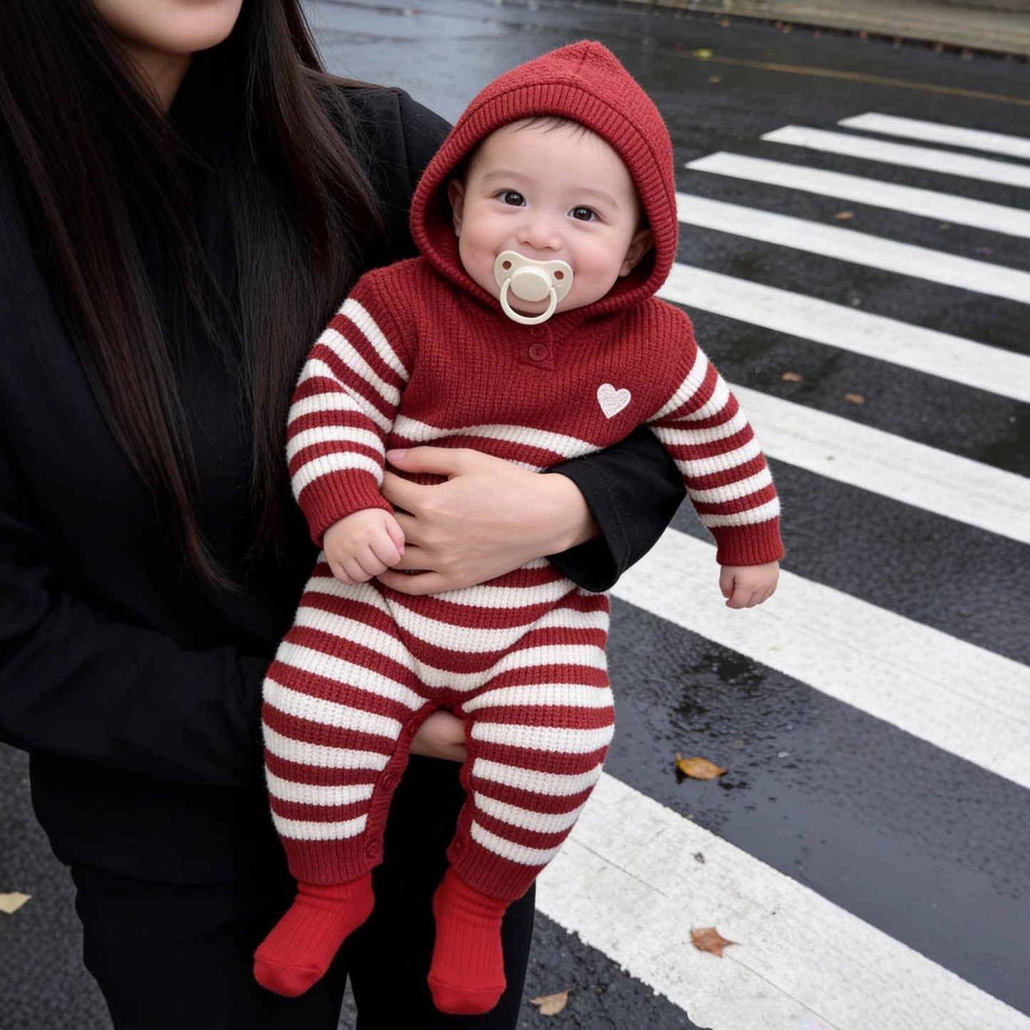 L26010607小月齡親子裝新生兒爬服愛心針織衫童裝三口秋冬裝紅色條紋毛衣
