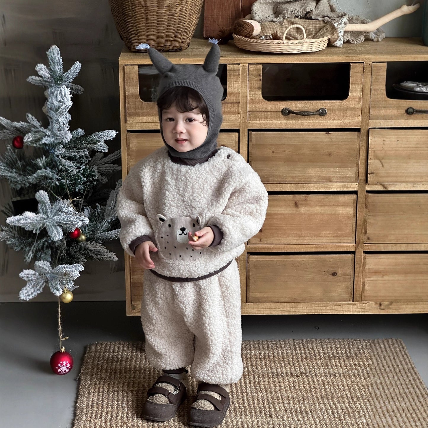 GN26012705寶寶2025秋冬新款衣服韓版童裝兒童毛絨加厚冬季男童加絨熊頭套裝