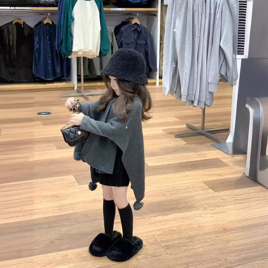 CG25103010女童春裝灰色時尚針織毛球斗篷寬鬆披肩毛衣+黑色短褲