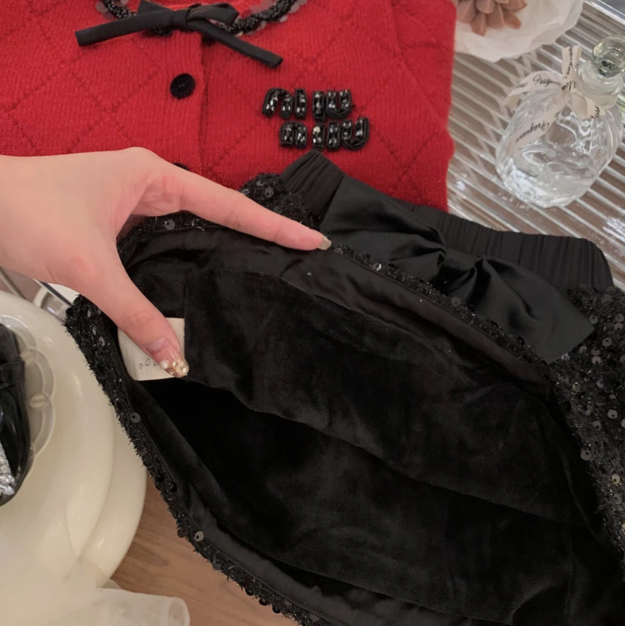 L26010604過年親子裝一家三口四口冬裝全家款母女紅色蝴蝶結訂珠毛衣拜年服