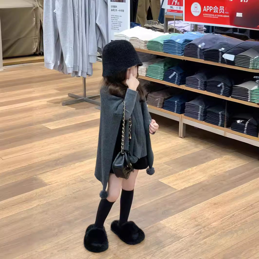 CG25103010女童春裝灰色時尚針織毛球斗篷寬鬆披肩毛衣+黑色短褲