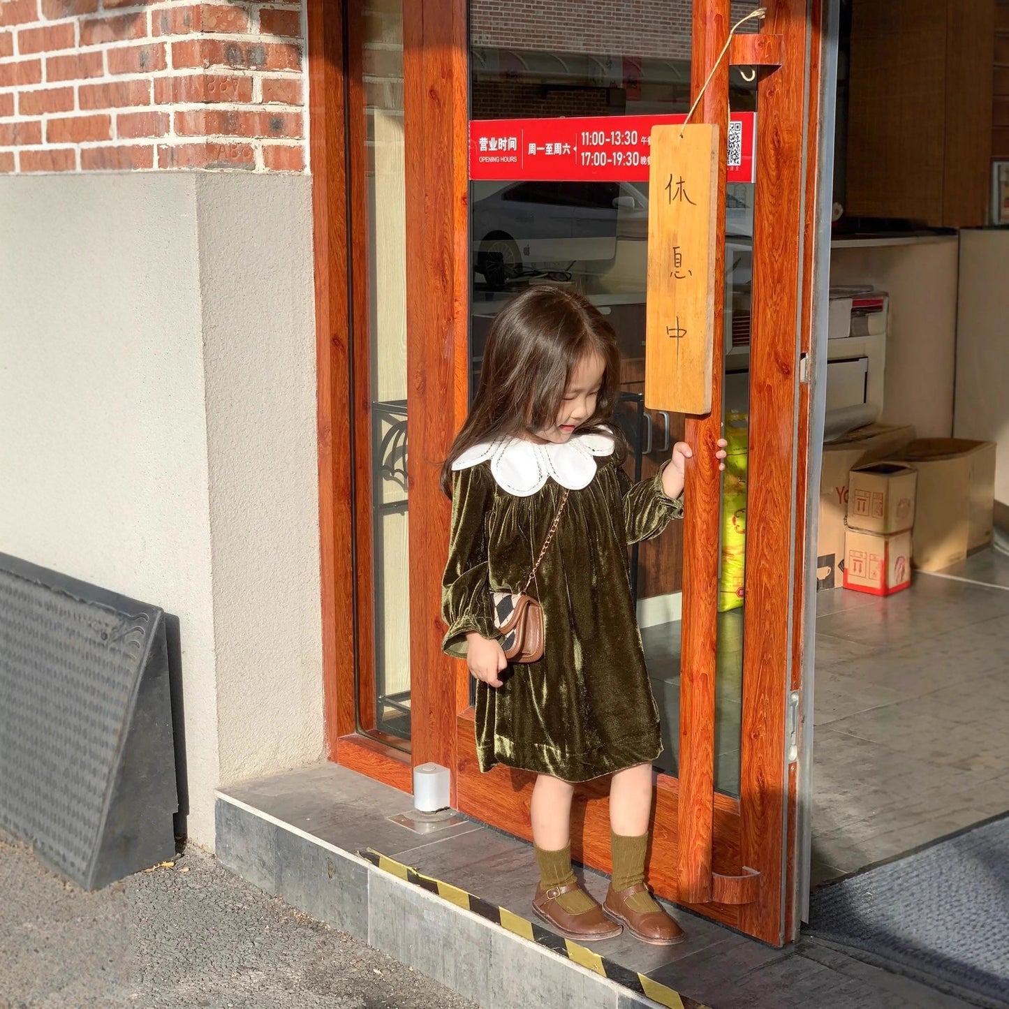 CG25103001韓國童裝女童秋款復古公主領墨綠金絲絨公主裙