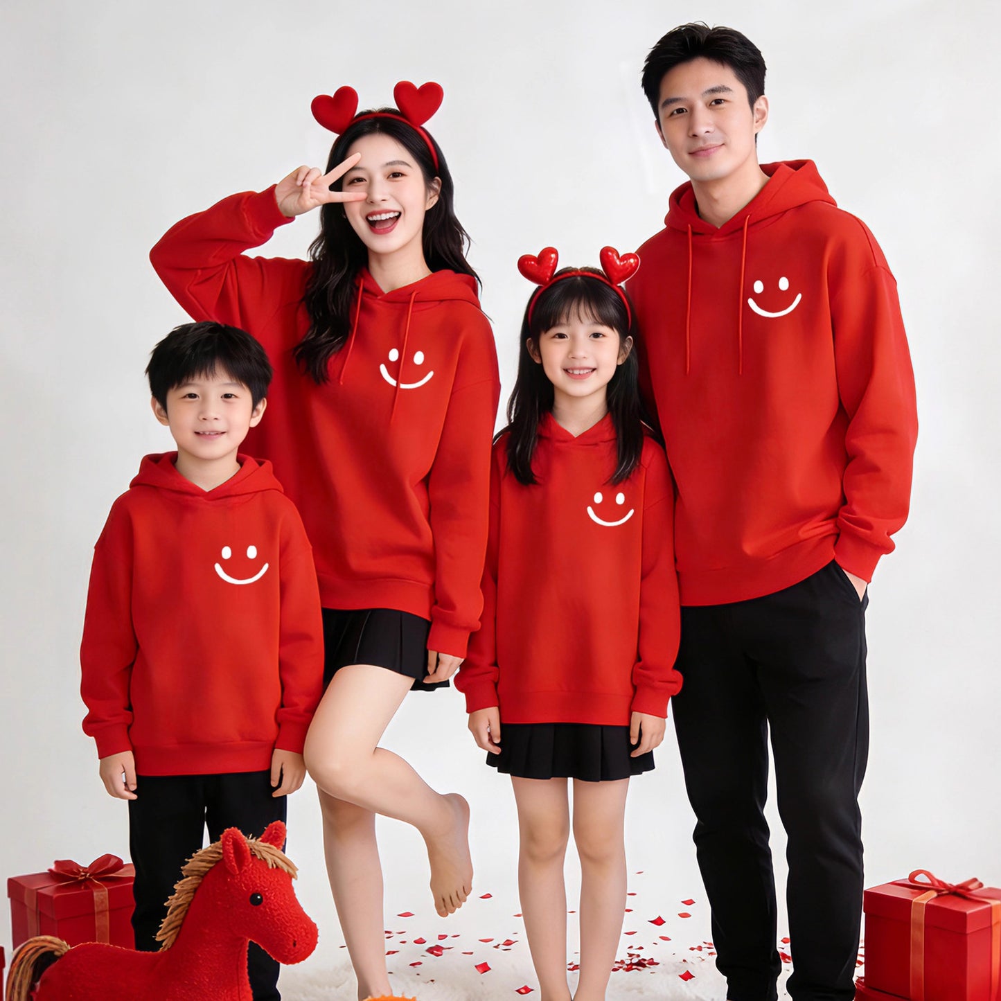 LA26011409馬年本命年過新年紅色簡約親子裝一家三四口全家裝連帽衛衣