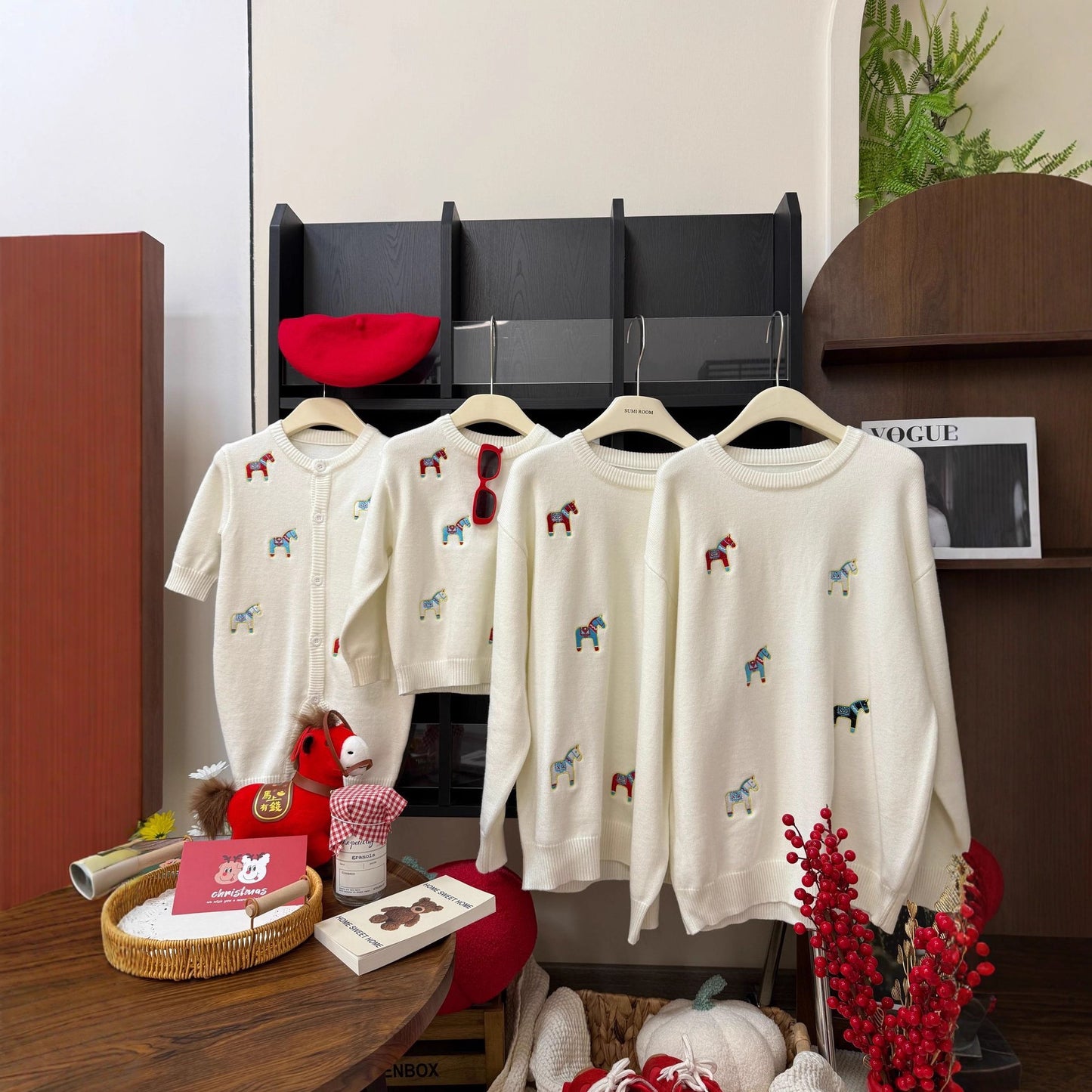 L26010605親子裝冬季毛衣一家三口過年紅色小馬聖誕旦新年母子炸街全家裝