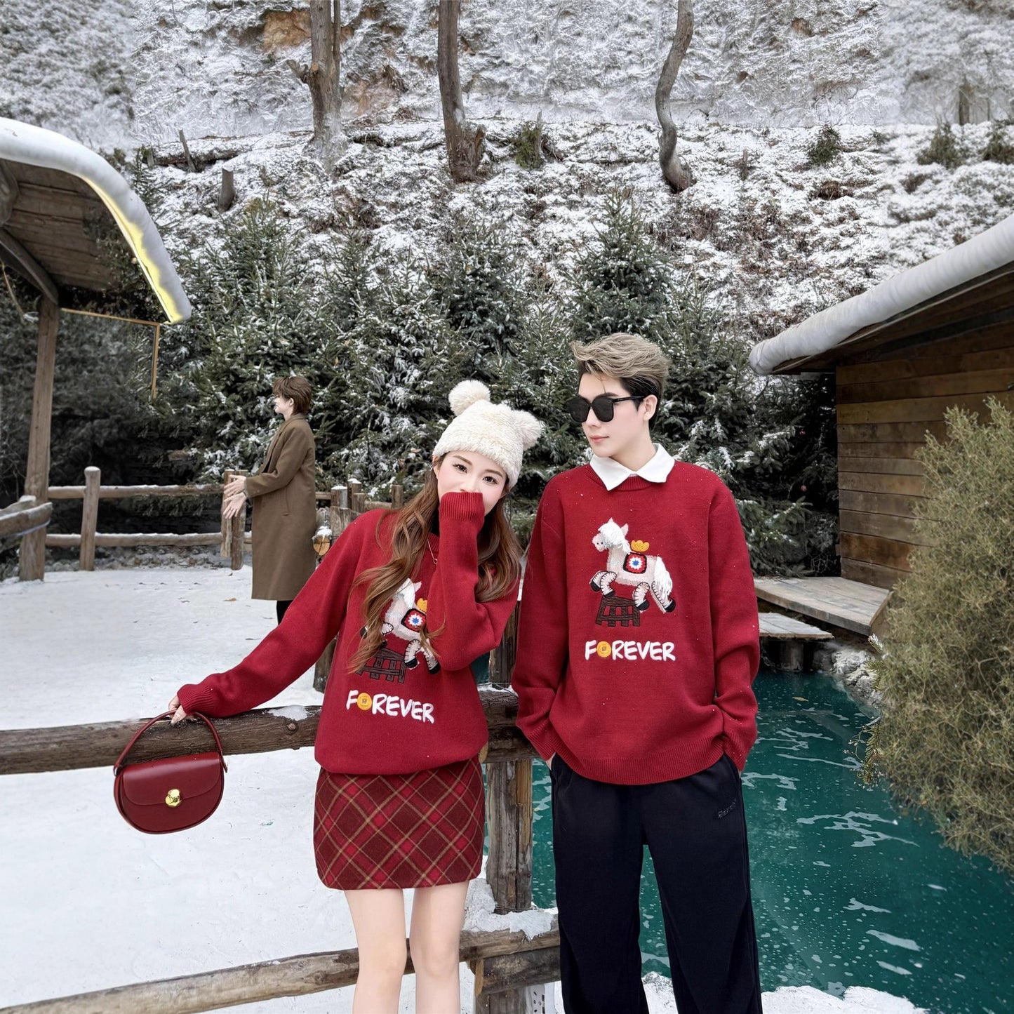 L26010610親子裝紅色過年毛衣厚冬一家三口嬰童2025新款針織衫媽媽女
Qīnzǐ zh