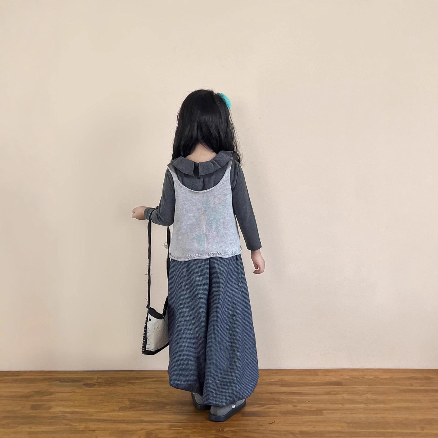 CG25103003女童秋穿灰色毛線背心+紗質荷葉邊領打底衫+細格大眾燈籠褲