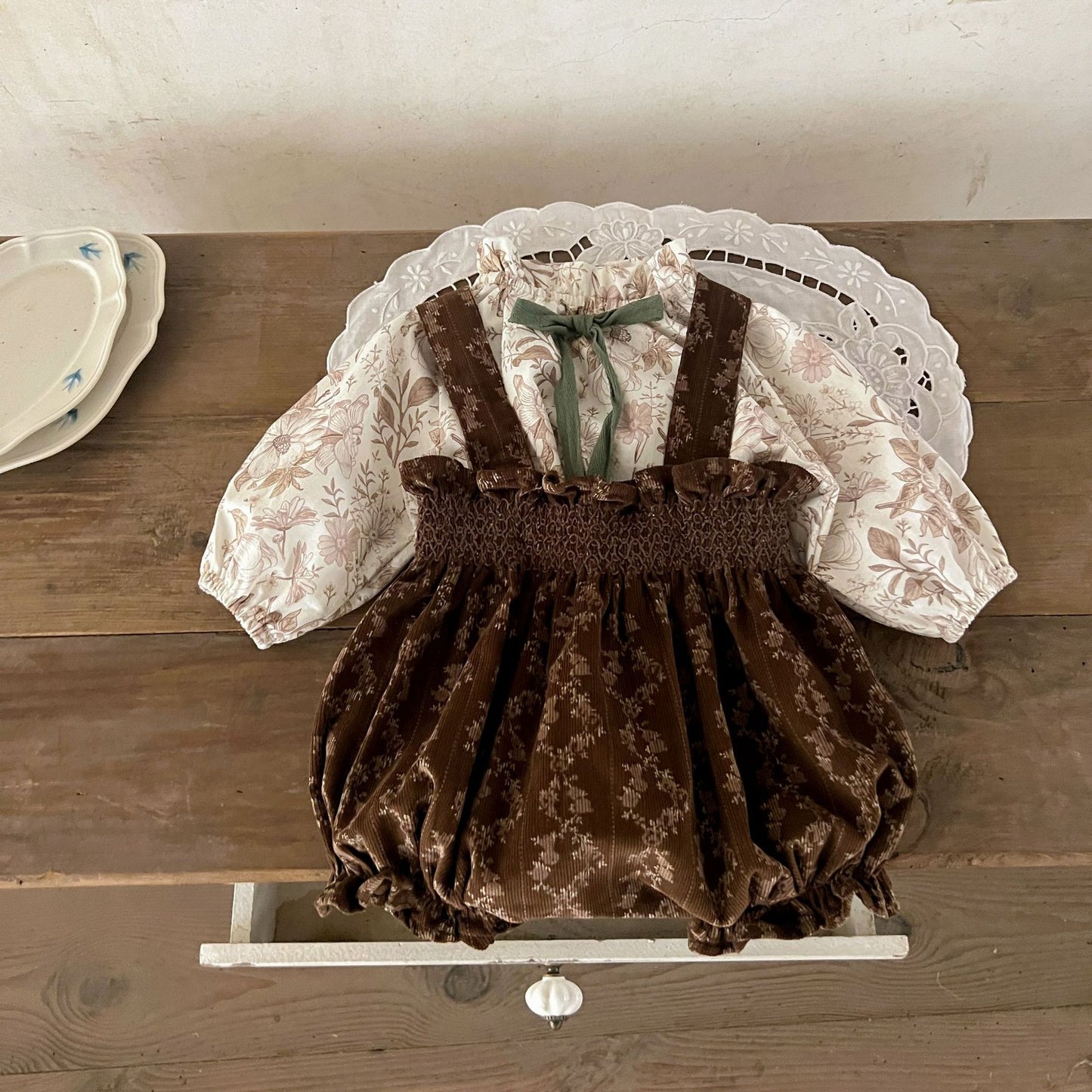 GF26043011 ins韓國版女童嬰幼兒純棉蝴蝶結印花上衣和燈芯絨碎花背帶褲套裝